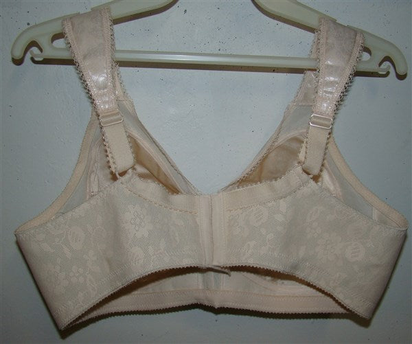 NWOT Playtex 18 Hour 36D Original Comfort Strap Wirefree Bra 4693 Ivory 136570