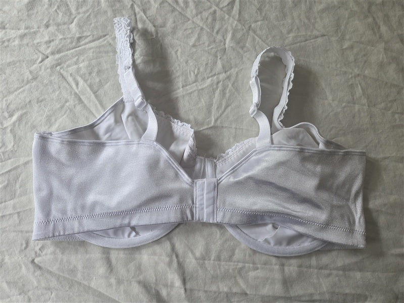 NWOt Bali 42DD Back Smoothing Seamless Bra 100E White 136629
