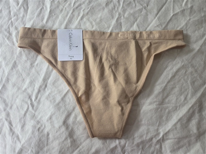 NWT Calvin Klein XS Pure Seamless Thong QD3544 Beige 136632