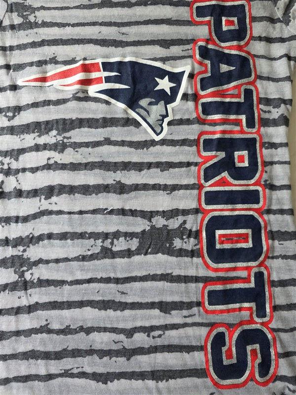 NWOT NFL Team L New England Patriots Juniors V Neck Rhinestone T Shirt 136755