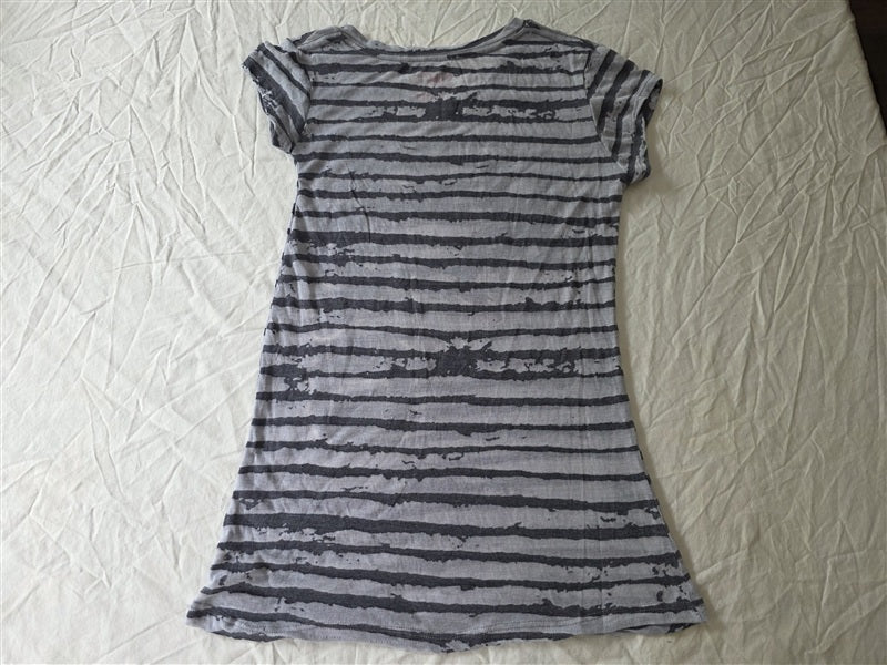 NWOT Wyoming Cowboys L Juniors V Neck Tiger Stripe T Shirt 136755
