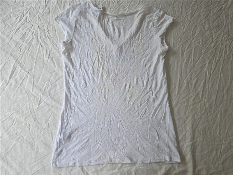NWT Guess Large Distressed Logo V Neck T Shirt White Red 136763