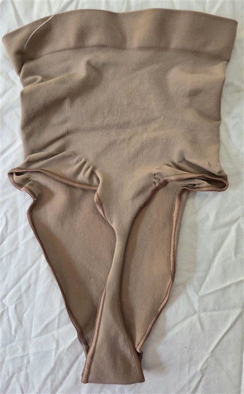 NWOT Skims XS Seamless Sculpt High Waisted Thong Dk Beige 136791