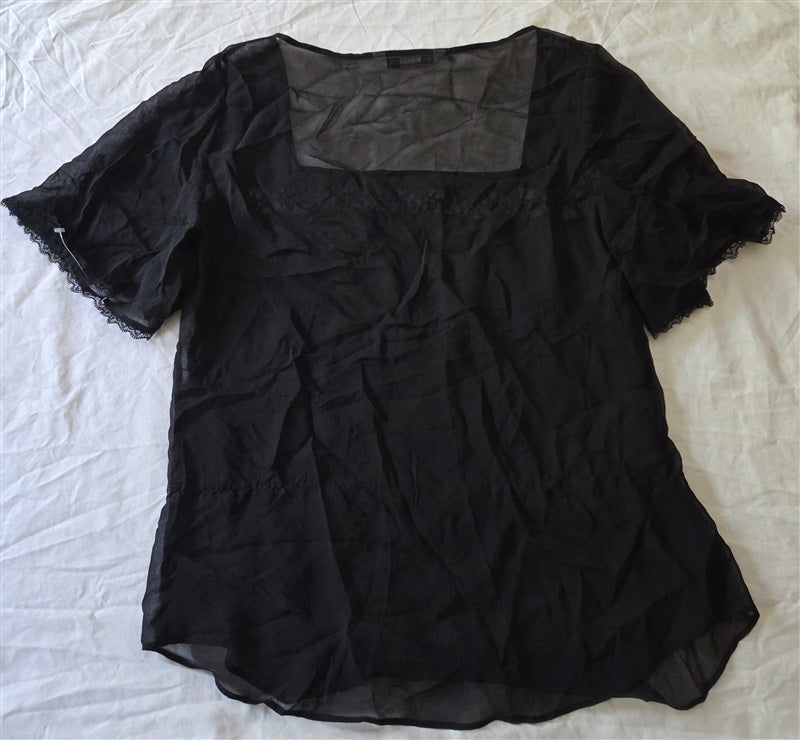 NWOT Trina Turk M Sheer lace Short Sleeve Top 136906