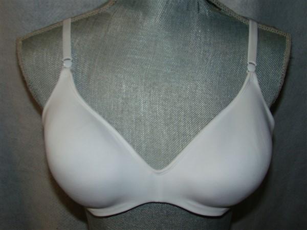 NWOT Hanes 34D Platinum T-Shirt Soft Wireless Bra HP03 White #90225