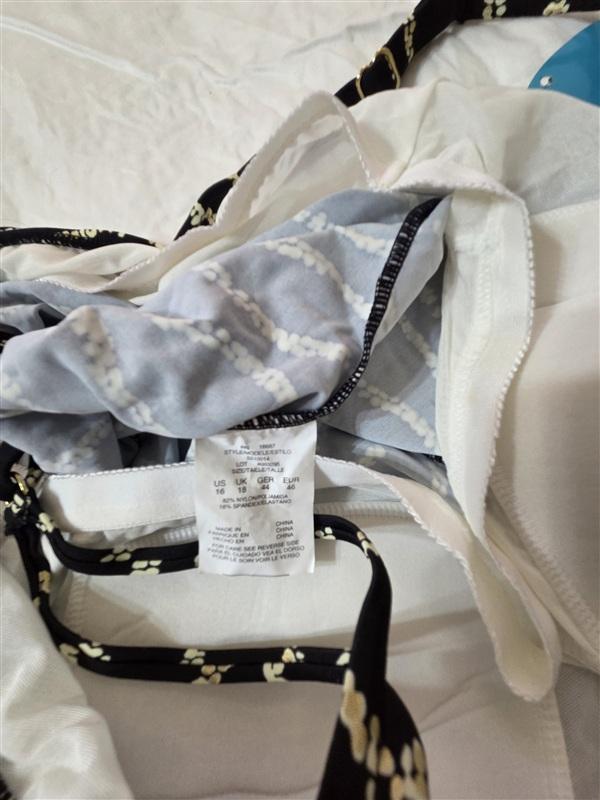 NWT O'Neill Sage & White L Piper Reversible Bandeau Bikini Swimsuit Top #92070