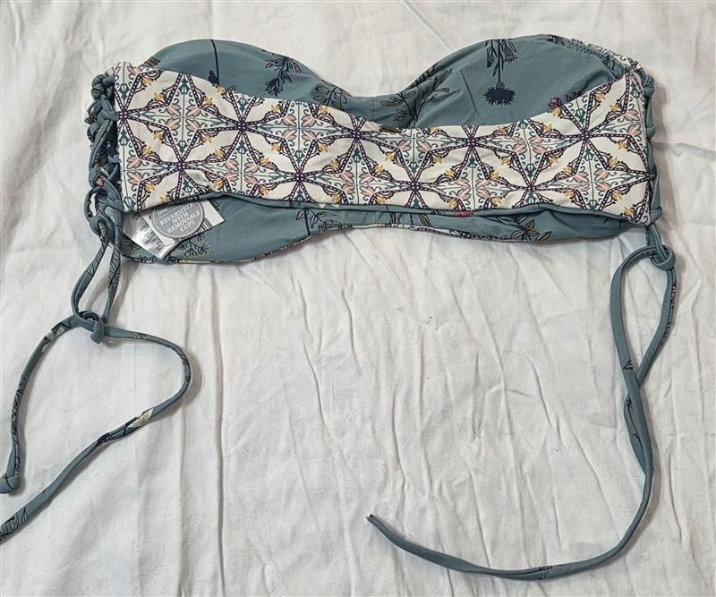 NWT O'Neill Sage & White L Piper Reversible Bandeau Bikini Swimsuit Top #92070