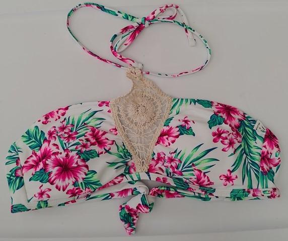 NWOT Arizona Jean Co High Neck Floral Crochet V-Neck M Bikini Swim Top #93088