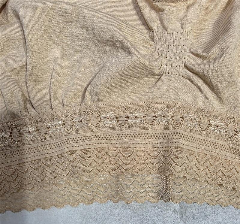 NWT Bali L Comfort Revolution Seamless Crop Top 103J Beige Lace 95184