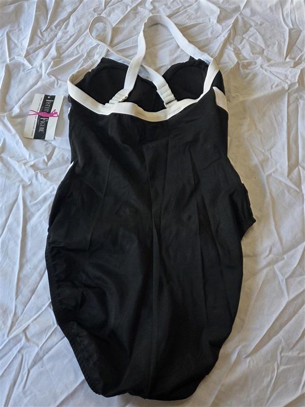 NWT INSTANTFIGURE 10 Compression Two-Tone Black & White One Piece Swimsuit 96369