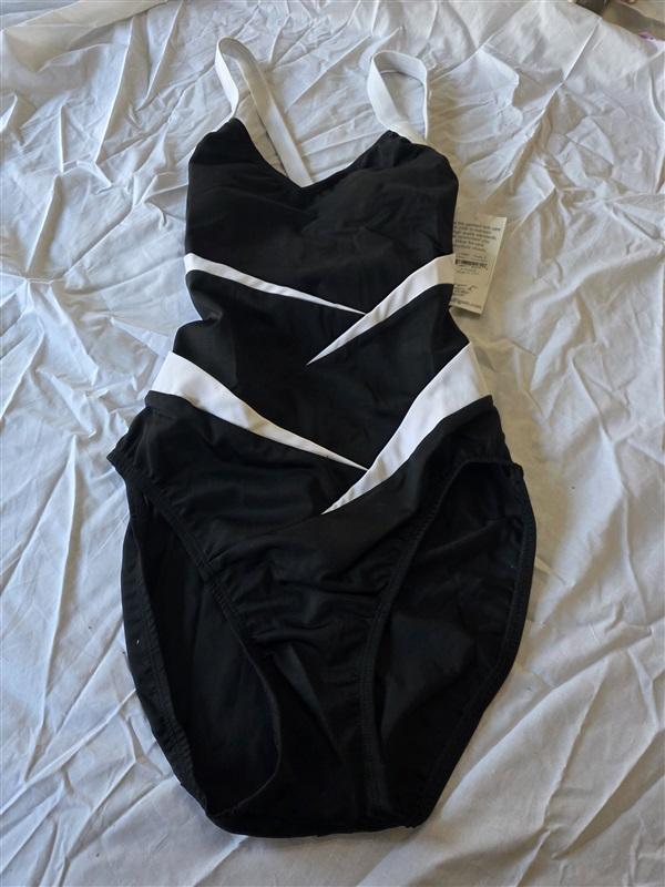NWT INSTANTFIGURE 10 Compression Two-Tone Black & White One Piece Swimsuit 96369