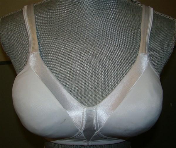 NWOT Playtex 36C 18Hour Sensationally Sleek Full Fig Wireless 4803 White 97020