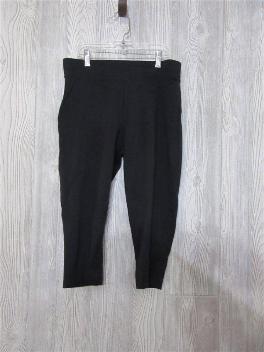NWT Esprit M Tight Fit Leggings Capri Black 98394
