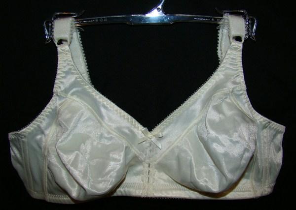 NWOT Bali 36B Double Support Wireless Bra 3820 Ivory #99159