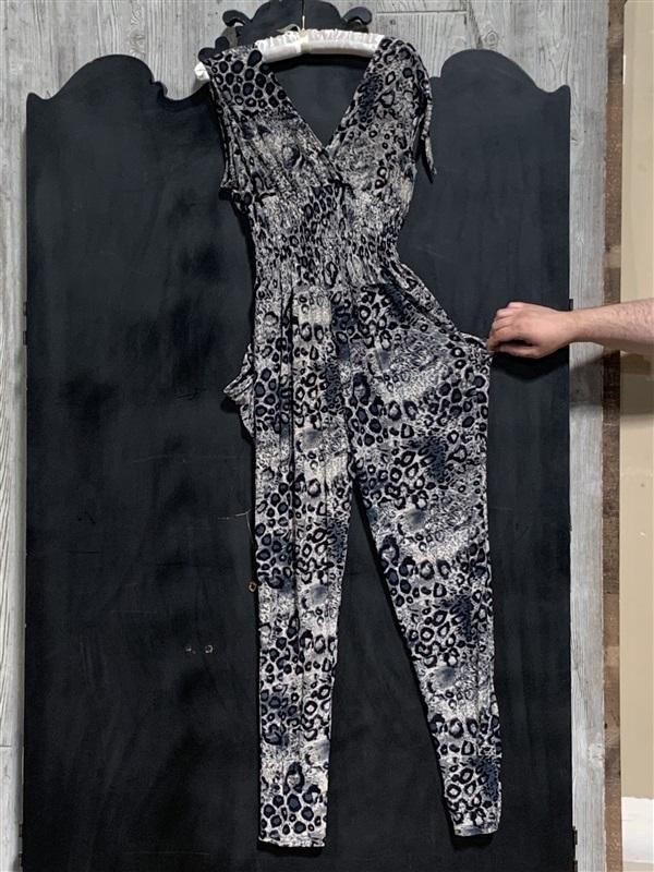 NWT V-Neck Pretty Kitty Gray & Black Cheetah Print Stretch Pants Jumpsuit M 01