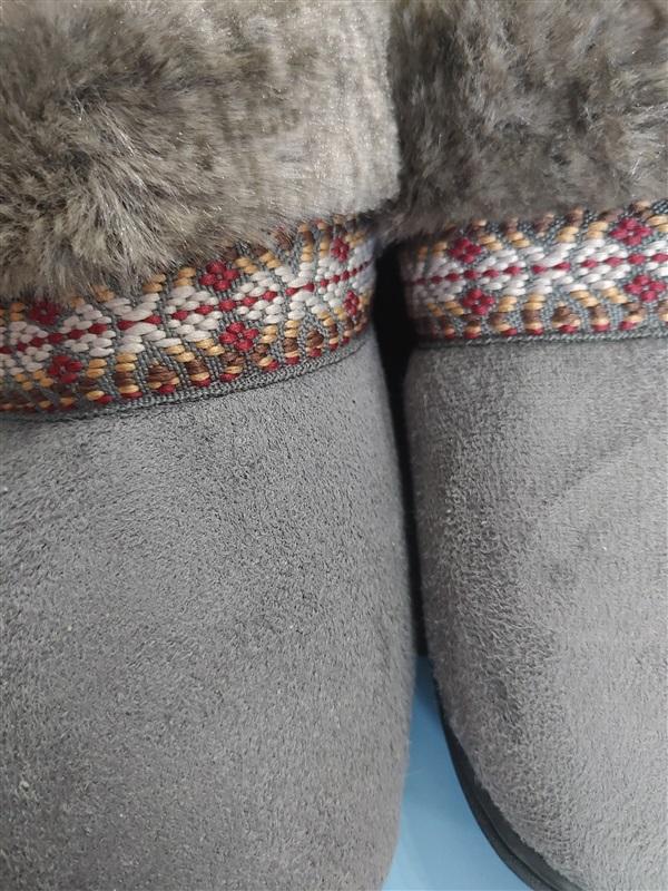 NEW Isotoner Women's Microsuede Fair Isle Scuff Slippers Clogs M 7.5-8 Tan 75668