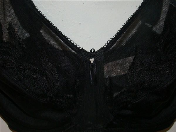 NEW Wacoal 36B Feather 85121 Embroidery Underwire Bra Black #77363