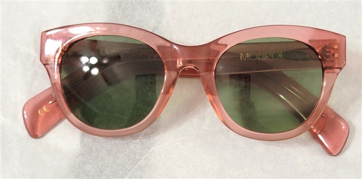 NWOT WILDFOX Monroe Sheer Pink Frame SUNGLASSES Classic Fox 94036