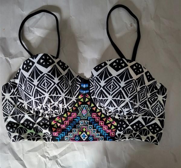 NWOT Bikini Nation Underwired Halter Tribal Stitch Bikini Swim Top #95127