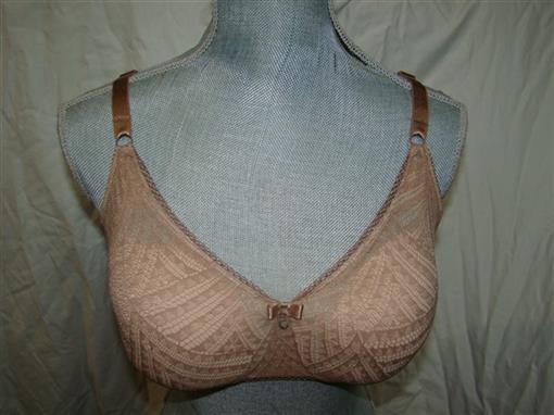 NWT Chantelle 32DDD Illusion Lined Seamless Molded Bra 2142 Beige #95368