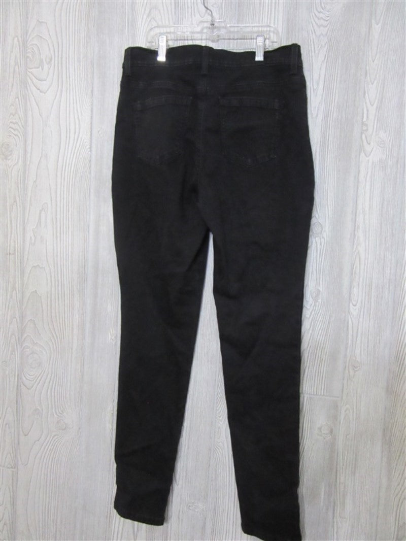 NWOT Gloria Vanderbilt 8 Amanda Slim Jeans Black 98393