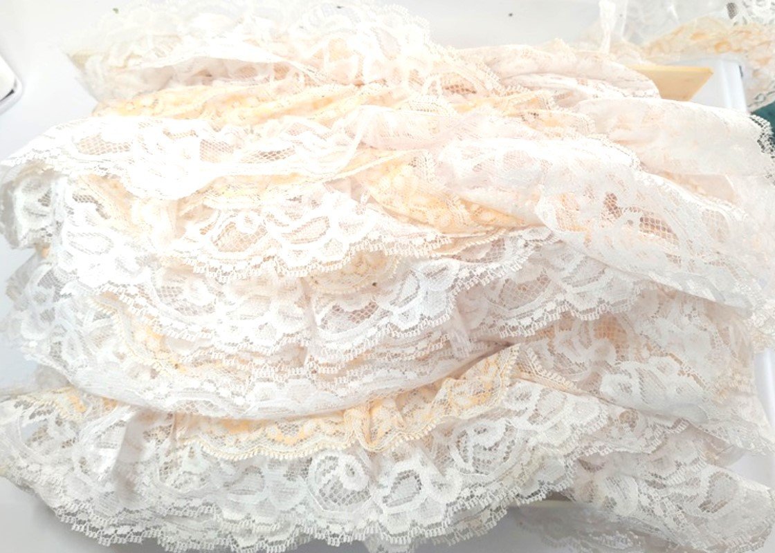 23Yds Vintage Sew Easy Double White & Yellow Floral 2" Wide Lace Trim 81234